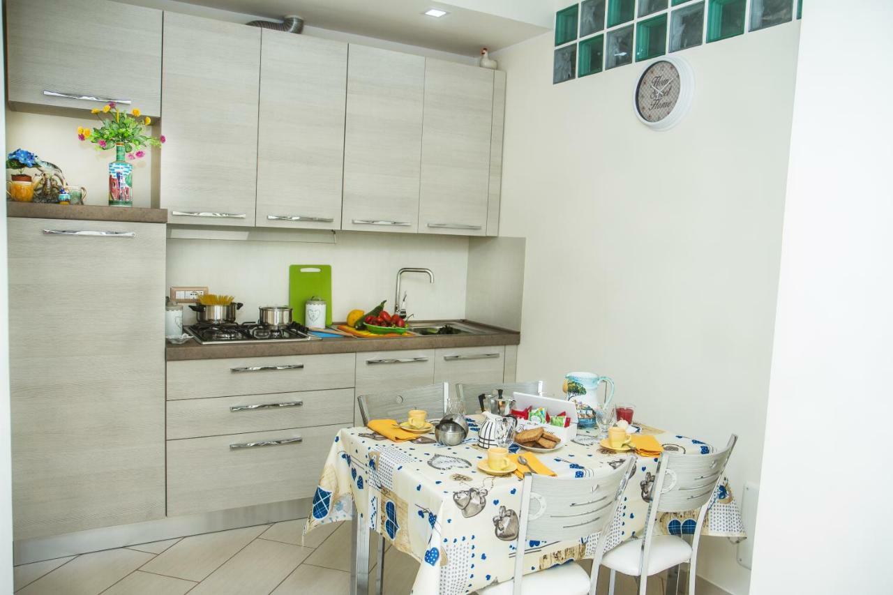 Casa Vacanza Sole ตรามอนติ ภายนอก รูปภาพ